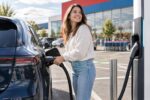 e.leclerc réduit le prix de la recharge électrique à 0,17 €/kwh, un tarif inférieur au coût moyen de la recharge à domicile.