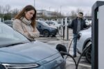 découvrez les marques de voitures électriques que leurs propriétaires recommandent le moins, selon leur expérience et leur niveau de satisfaction.